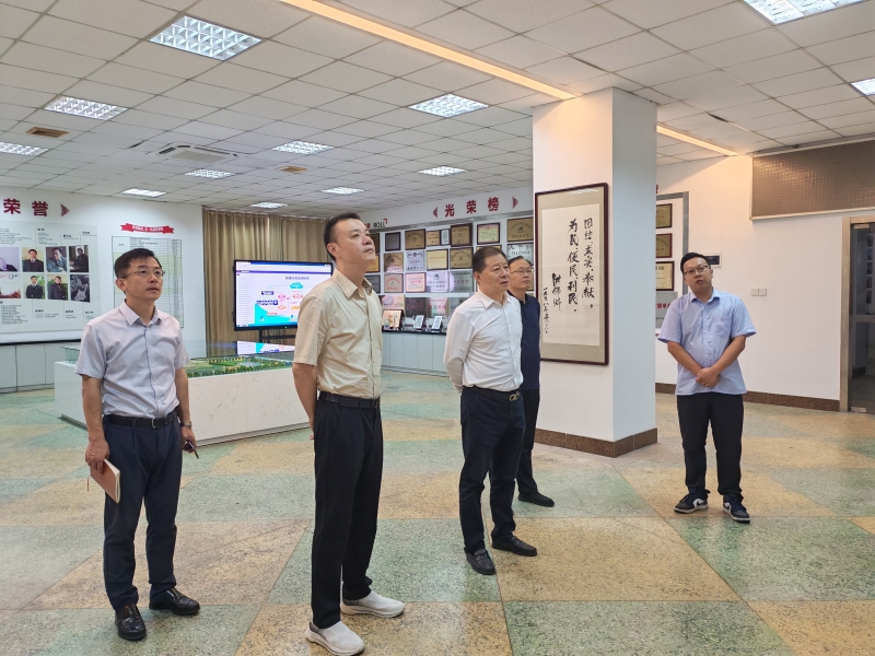 市政协党组成员高圣华赴朝阳农产品大市场走访张庆卿委员