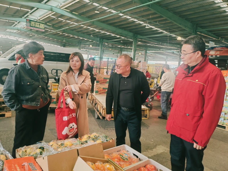 湖北利川产业投资集团、湖南永定商务局赴朝阳农产品大市场参观考察